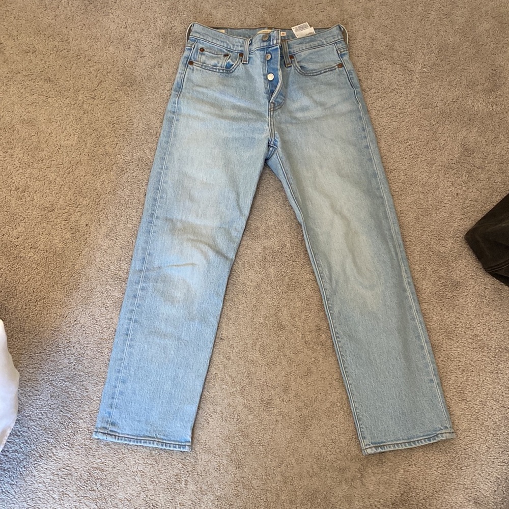 Levi’s Wedgie Straight Light Wash Size 26